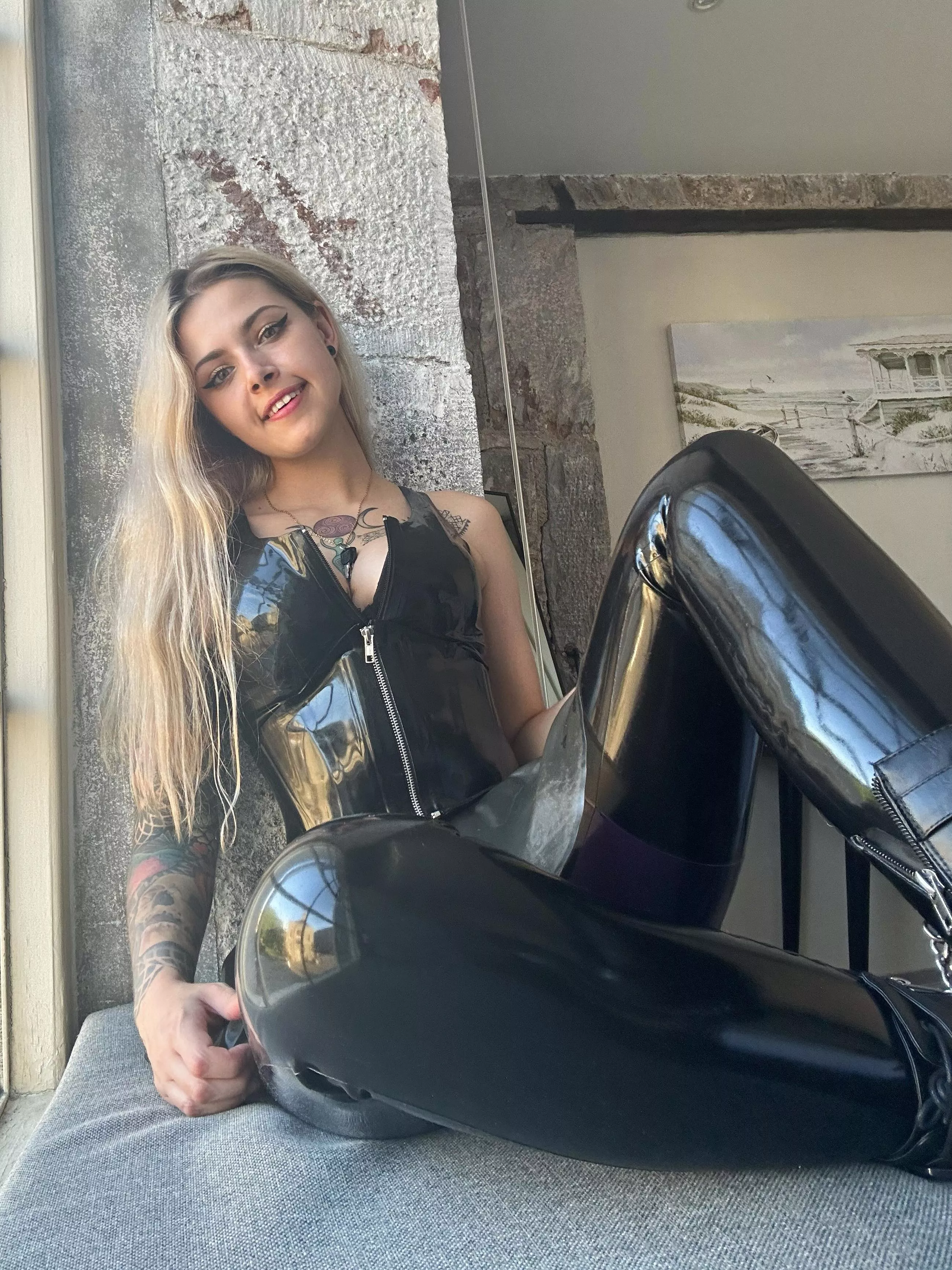 Imagine looking up and seeing a girl wearing full latex sitting in the window🖤