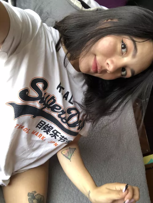 My go-to white tee 🤍