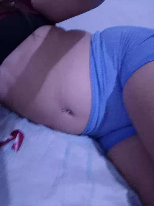 Resting a little after eating fried chicken in batter😴🤰🏻