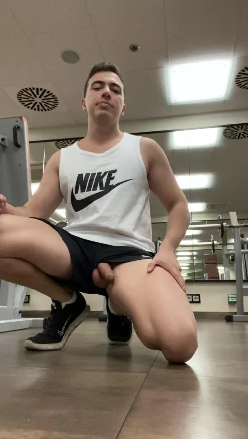 Suck me at the gym 💪