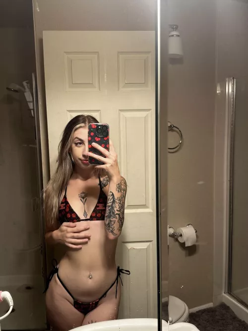 Total slutty babe that you can spend the night with.