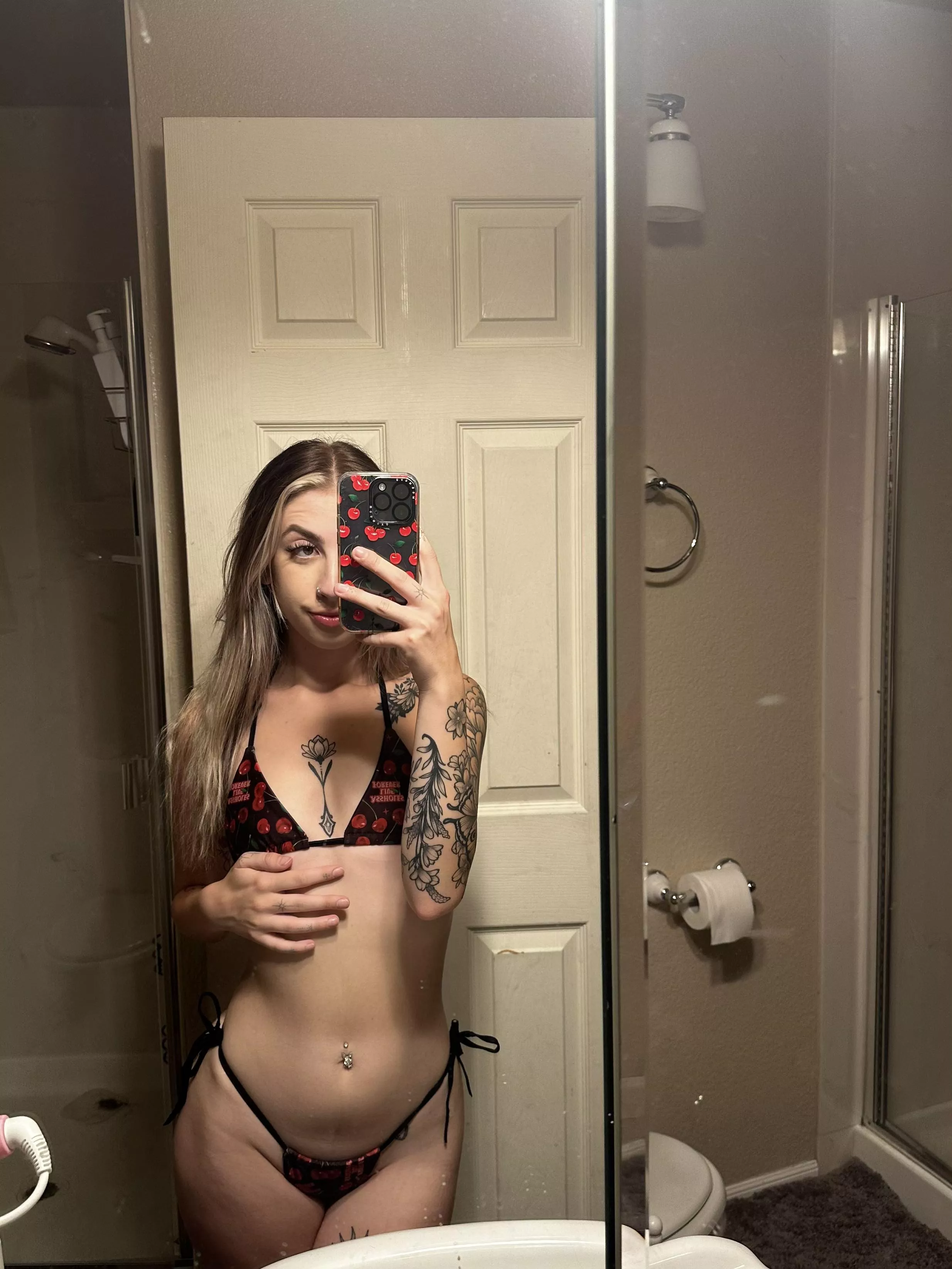 Total slutty babe that you can spend the night with.