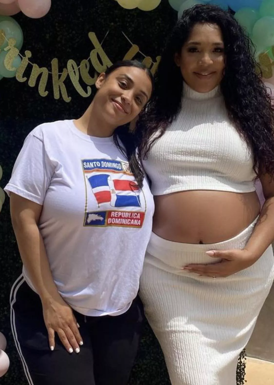 Wayyyy too big to hide those cannons!!!😅😍