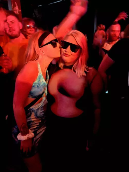 Which blonde rave slut are you fucking? Skinny or chubby?