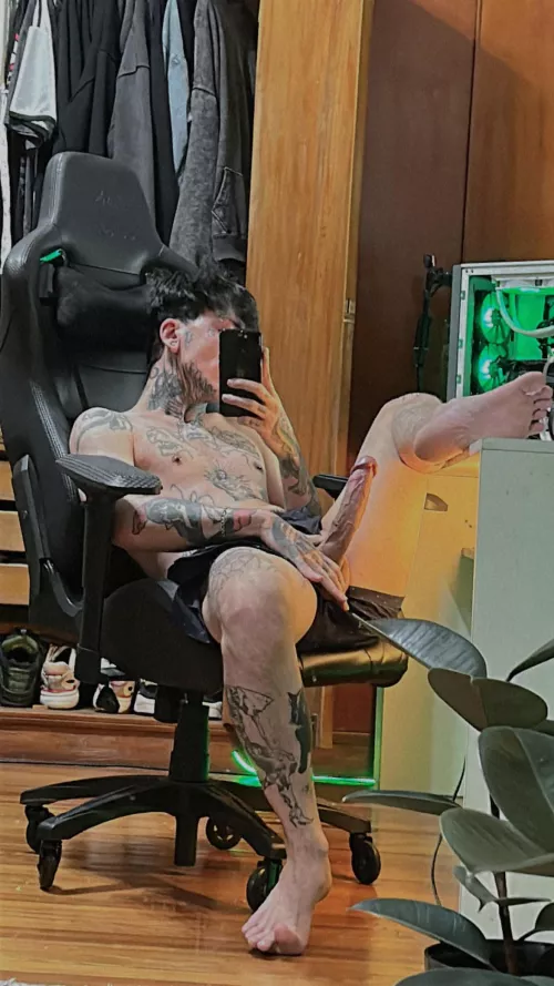 Would you jerk off to my nudes if I send you a few?