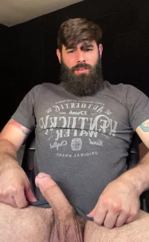 [32] Hanging out. Cheers to the fellow Beards out there.