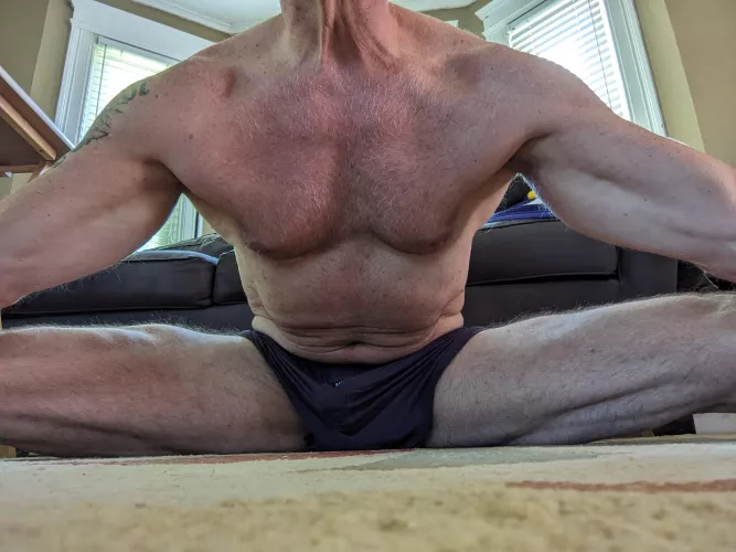 (58) stretching while watching some college football