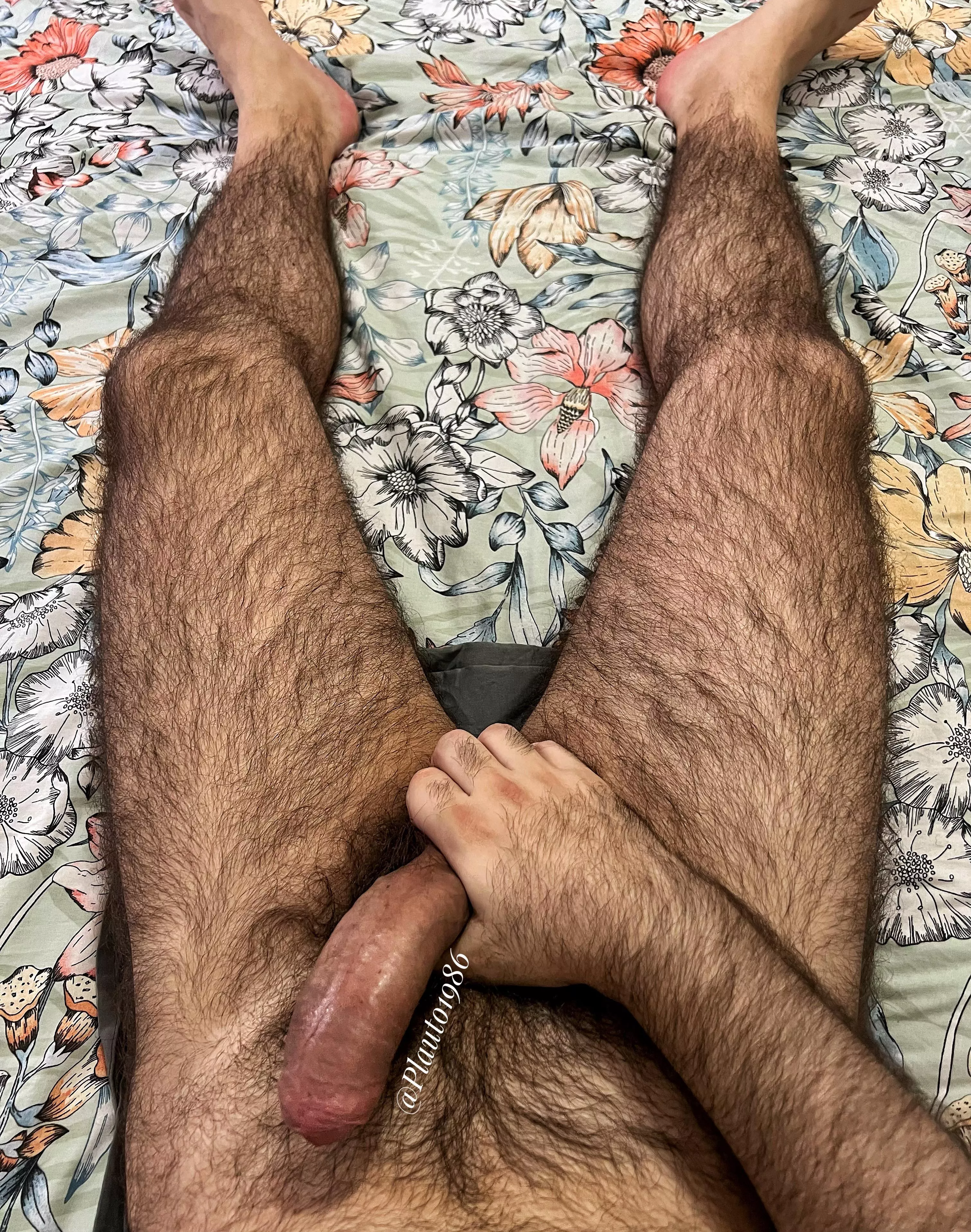 A thick and hairy daddy cock for a good boy, anyone?