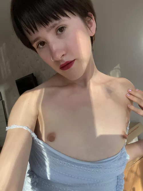 Are flat tits the most attractive