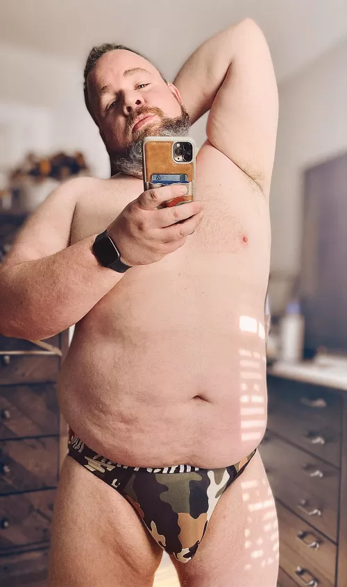 Don't wanna put on clothes today