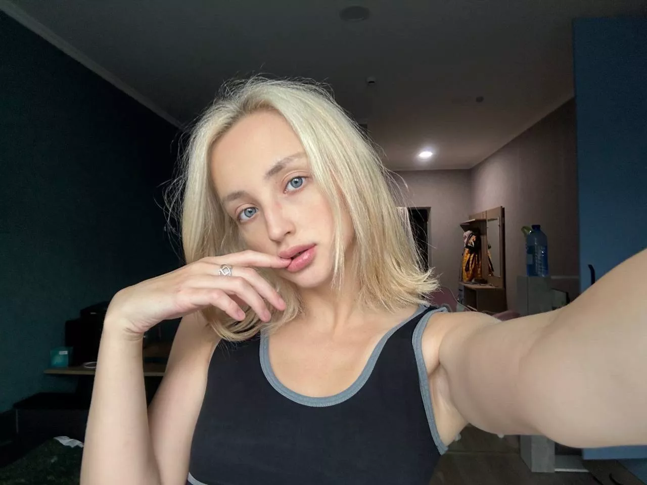 Drop a hi and you'll get a surprise 😋