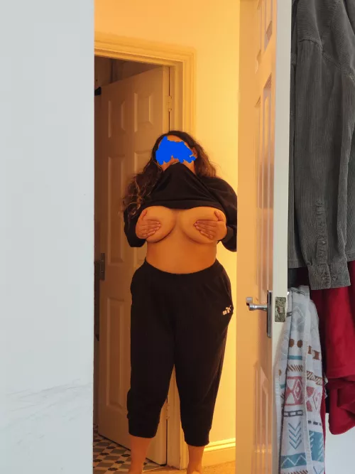 [F] Standing in the corridor fresh out of the shower ready to be pounded