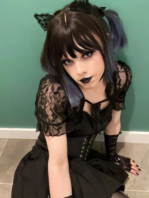 Felt super cute in this look🖤 What do you guys think?