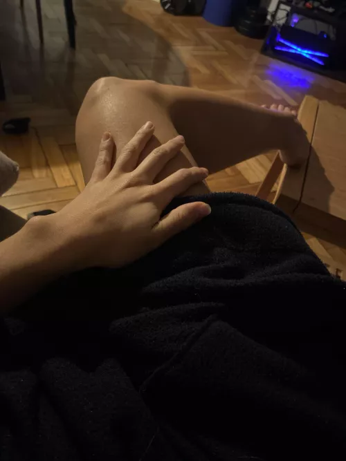 Hands and feet free 😏