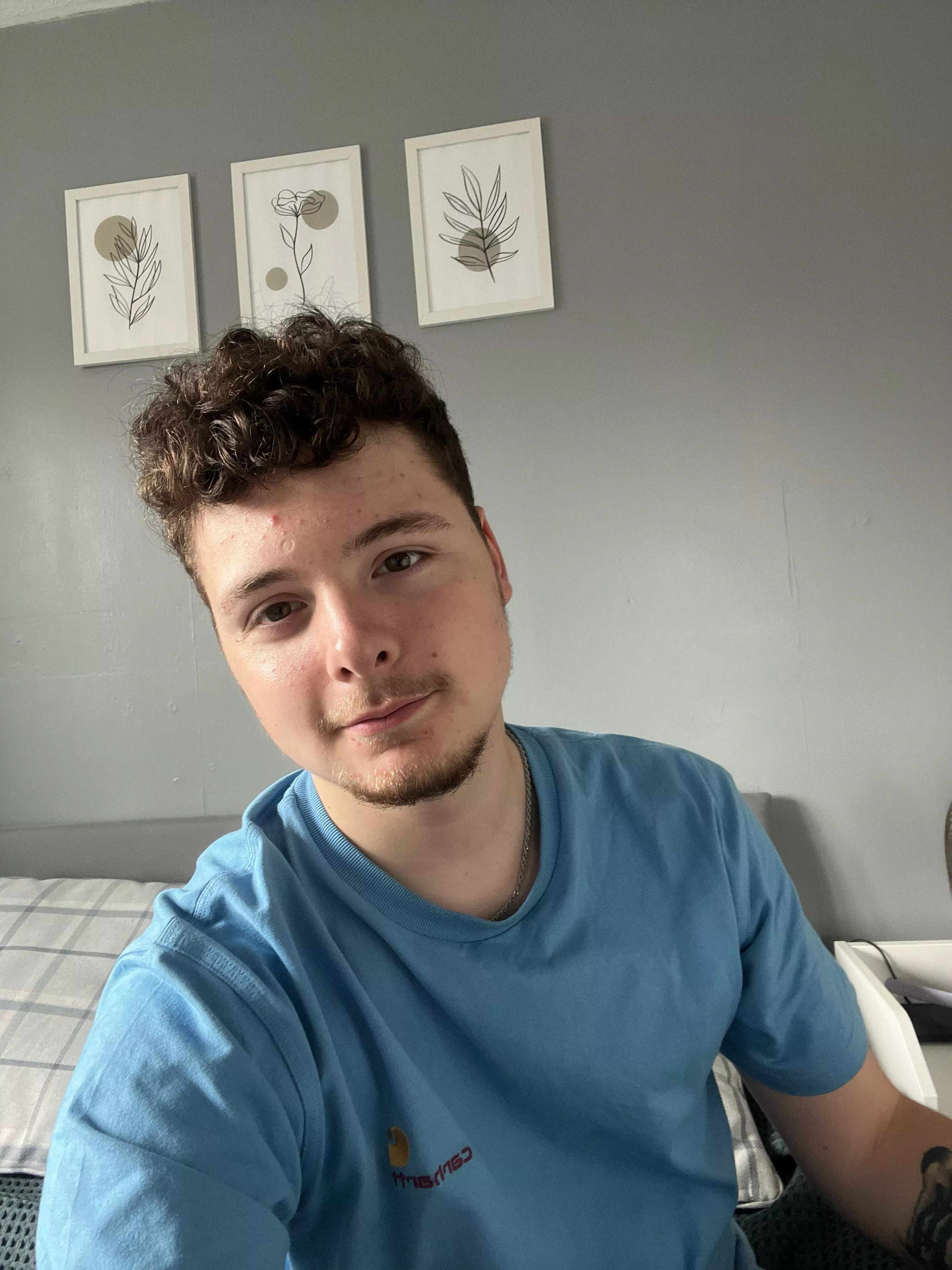 Happy to speak to new people on DMs. Also how old do I loo, guess my age? Happy to speak to new people on DMs. Also how old do I loo, guess my age?