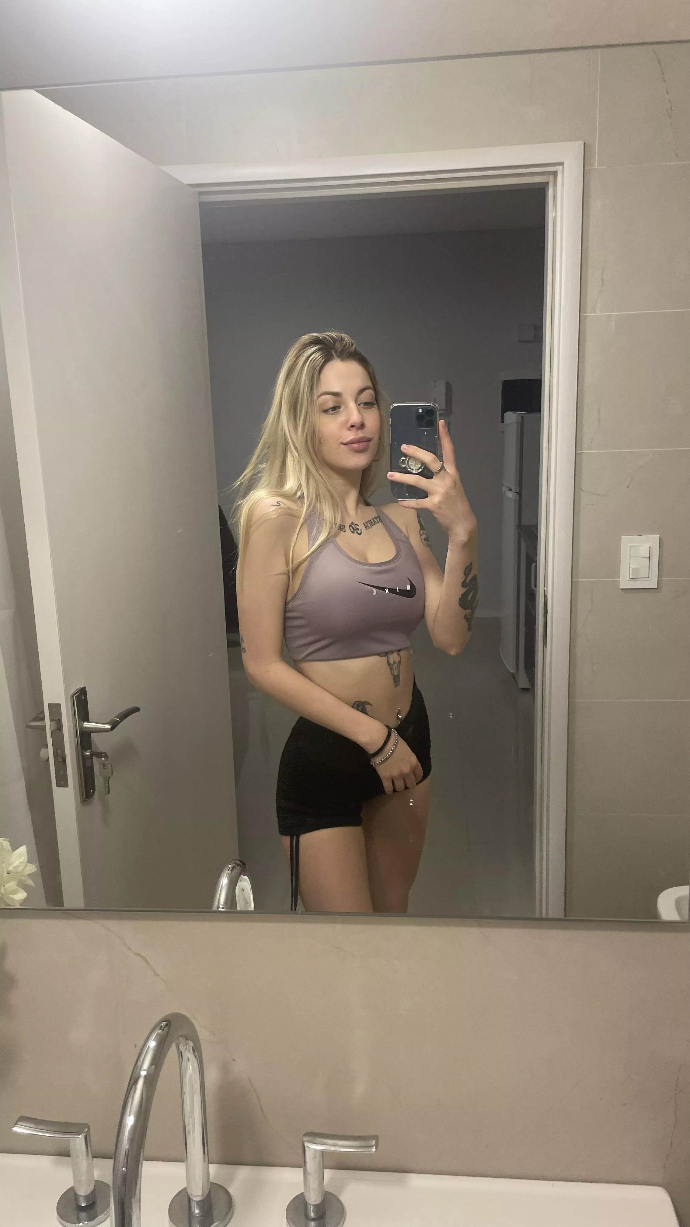 I feel sexy in the mirror