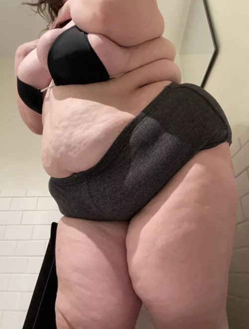 i love how my fat spills out of tight clothing