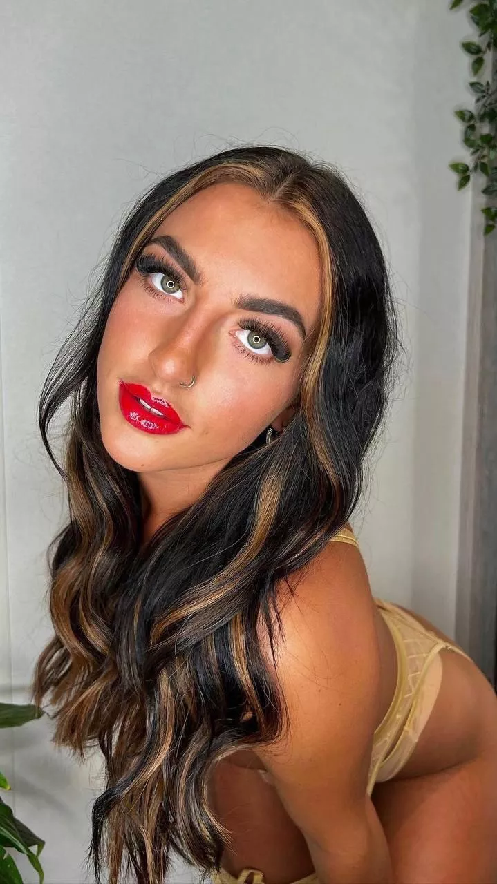 I love staring whilst giving head