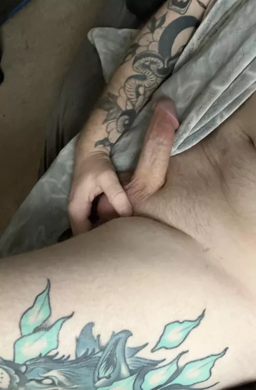 I really need a nice, slow cuddle fuck today. Any takers? DM’s make me harder 🖤😈