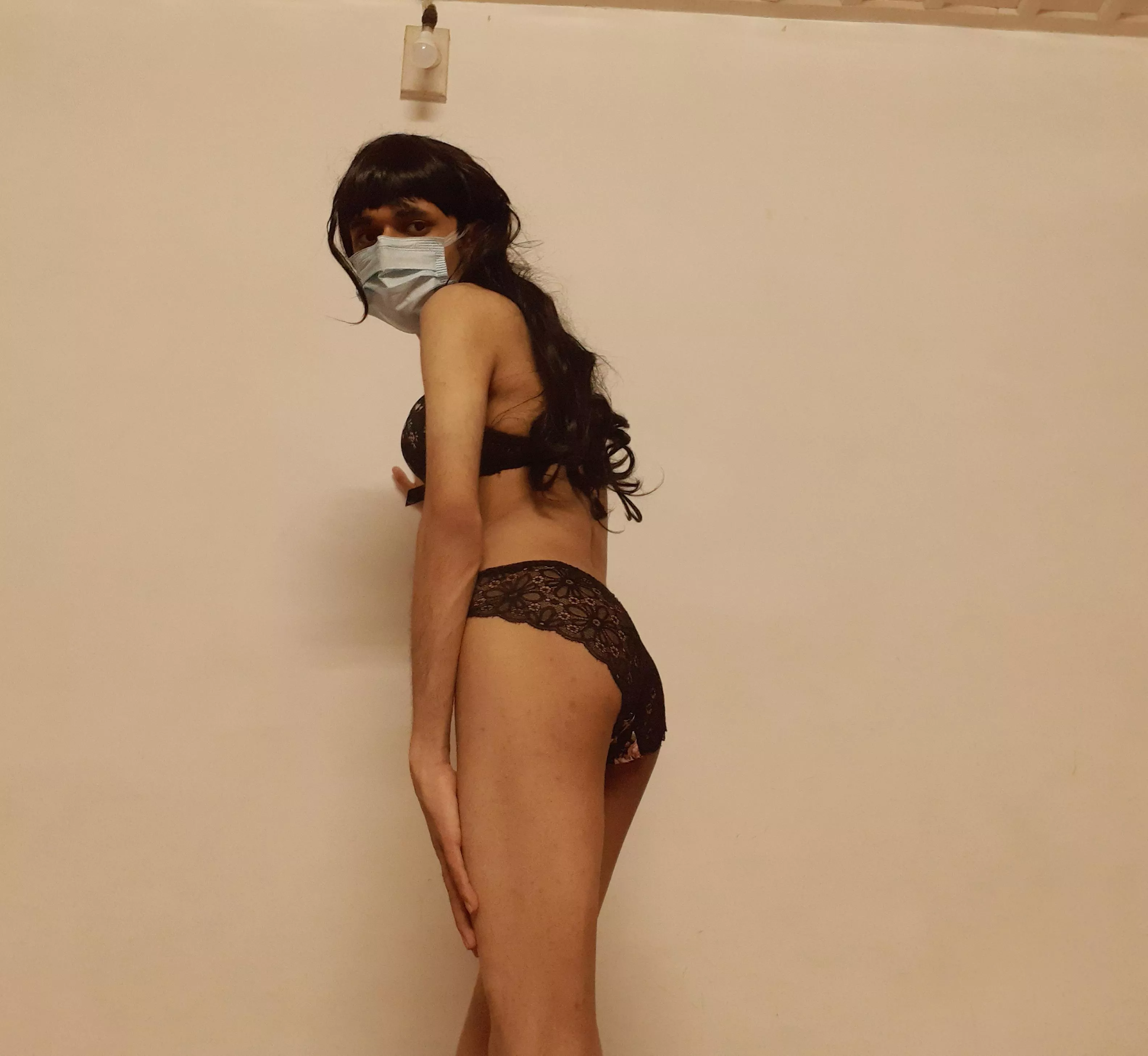 I want a tall muscular bwc guy to hug and take me from behind 😋