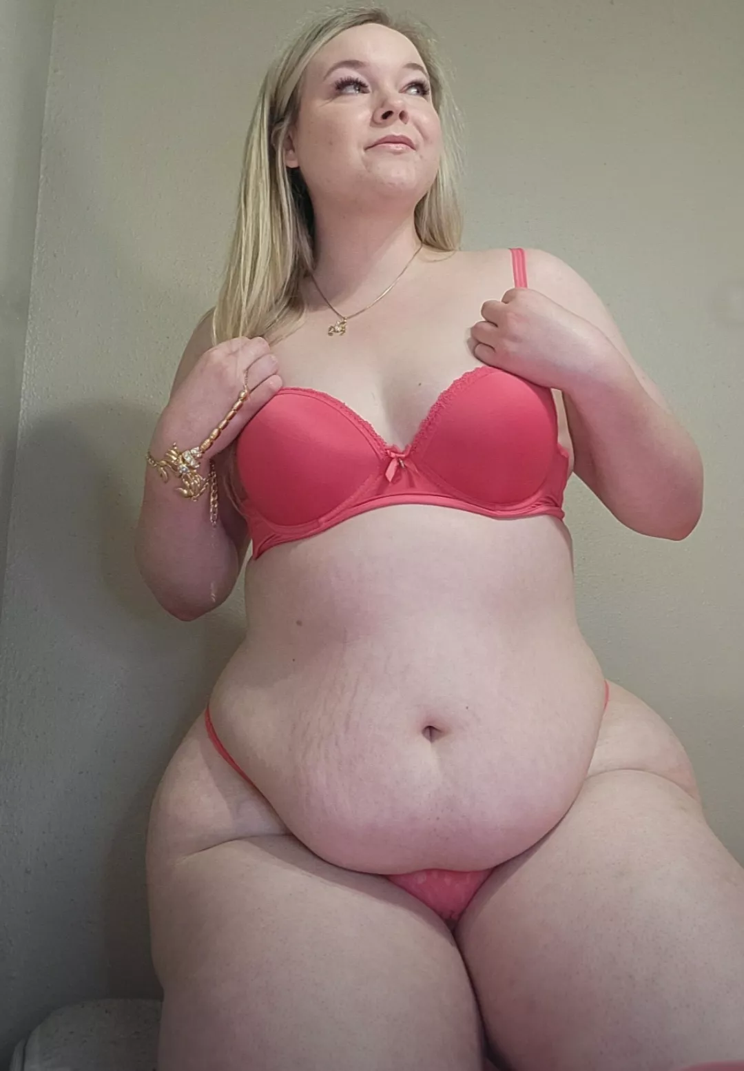 It's my 1 Year Anniversary on reddit 🥳 Here's a FBF to one of my first posts 🩷