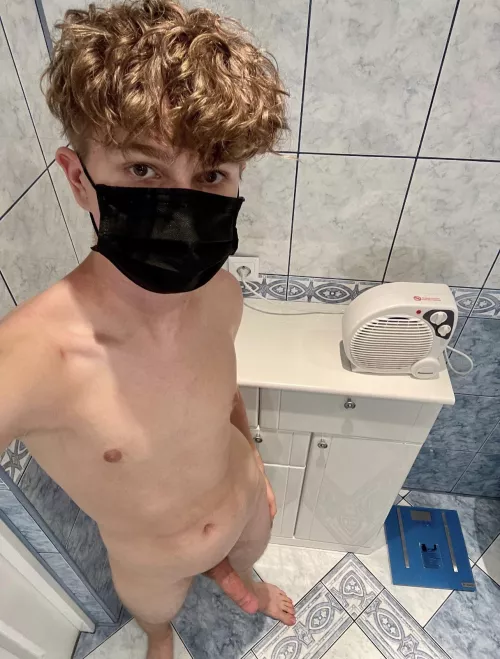 Looking for a daddy to fuck me 😘