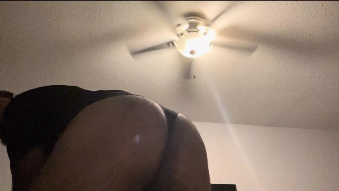 Love my ass in this lil man thong. What you think?