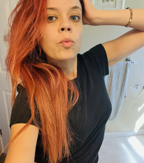 Non nude selfies aren't popular here are they? 34 y/o mommy