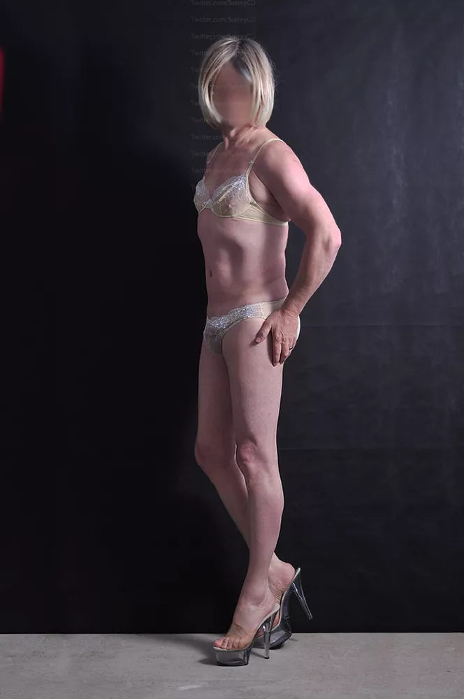 Quick photo session in wife's bra and panties