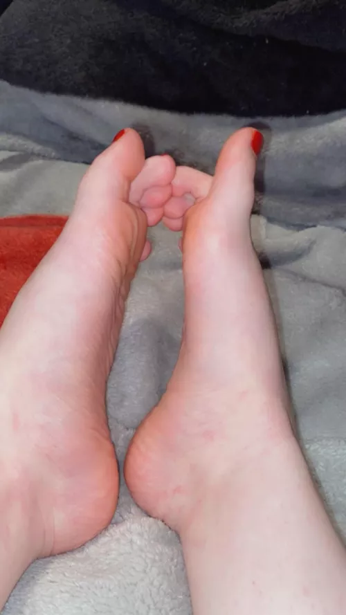 Red and ready to poison you 👻 OC