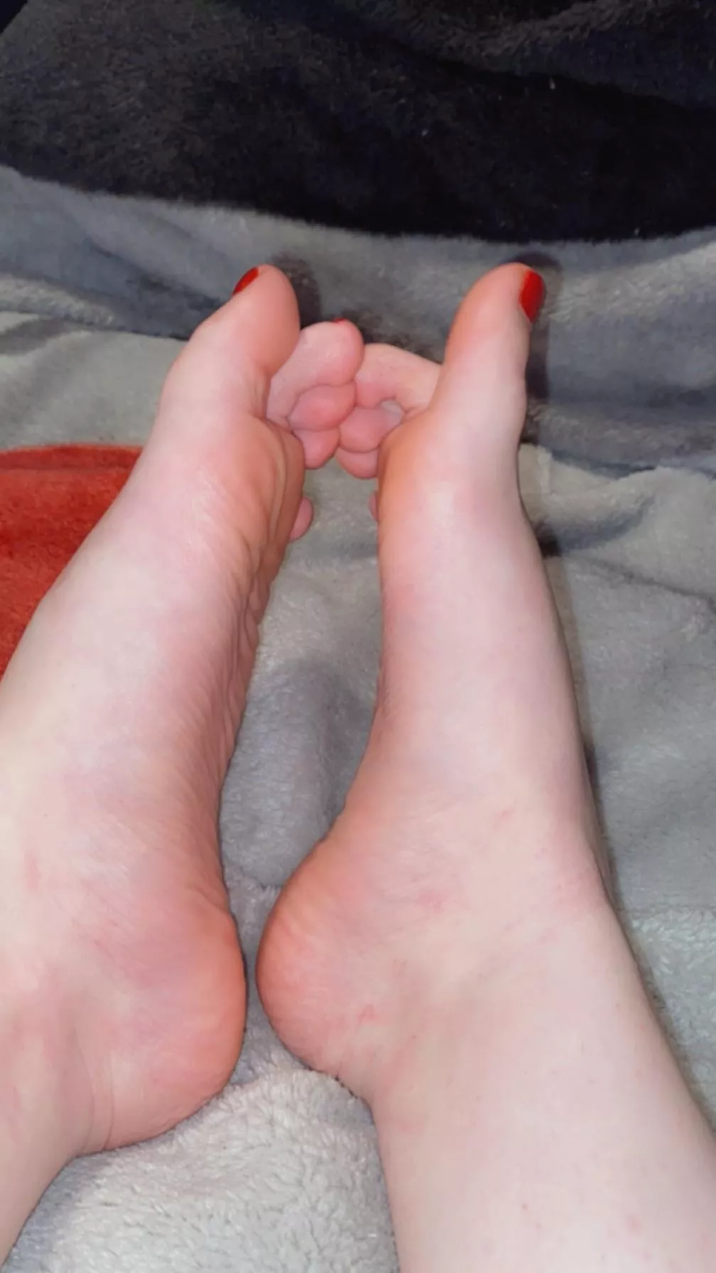 Red and ready to poison you 👻 OC