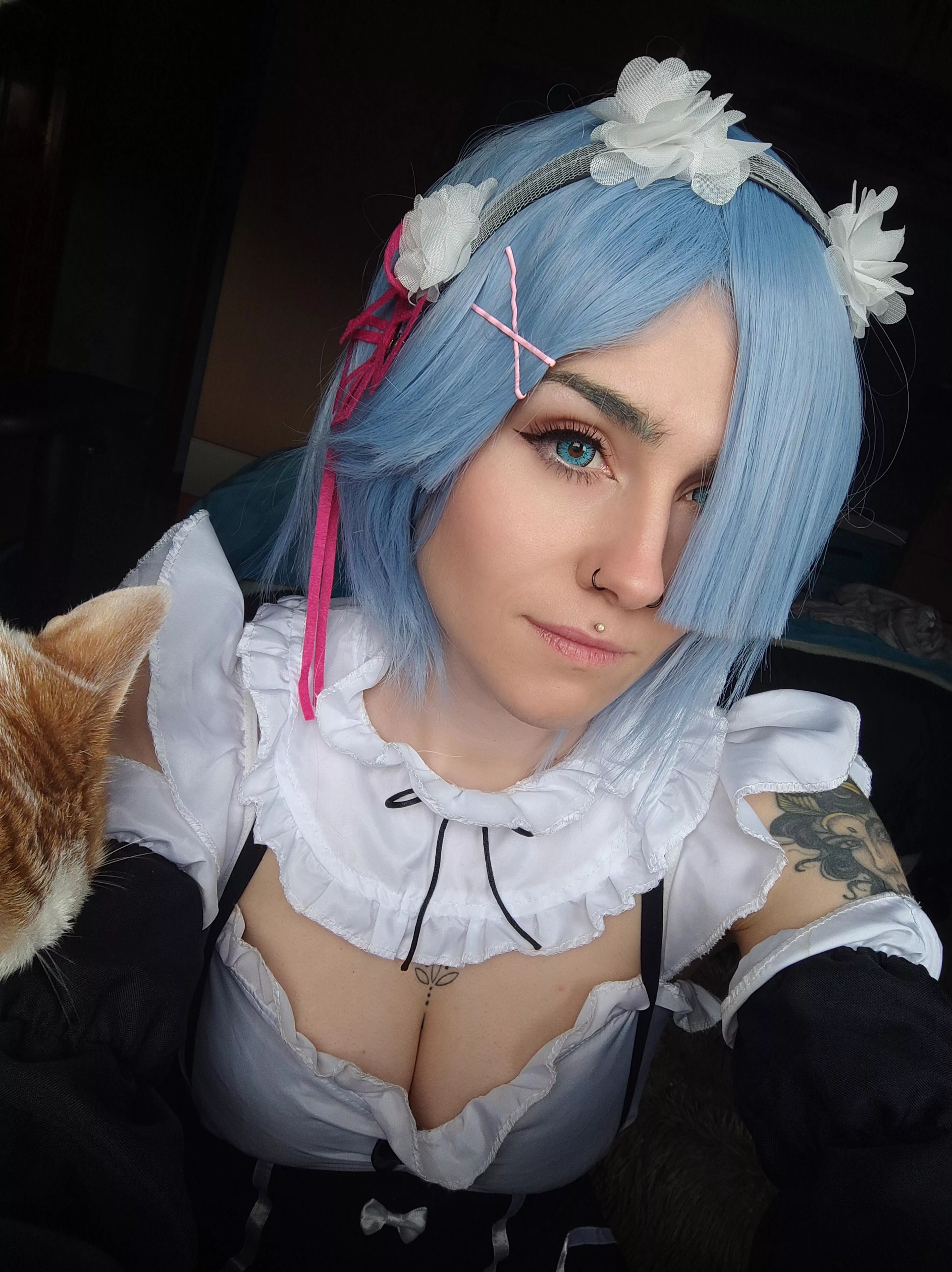 Rem Cosplay (@queenpeque_cos)