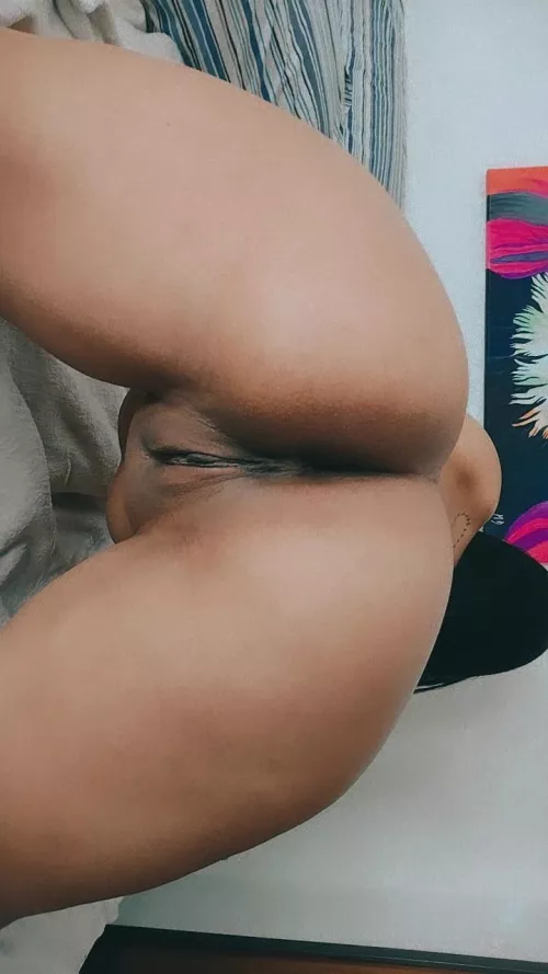 Showing my big booty