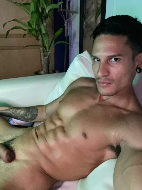 Who thinks I’m hot?