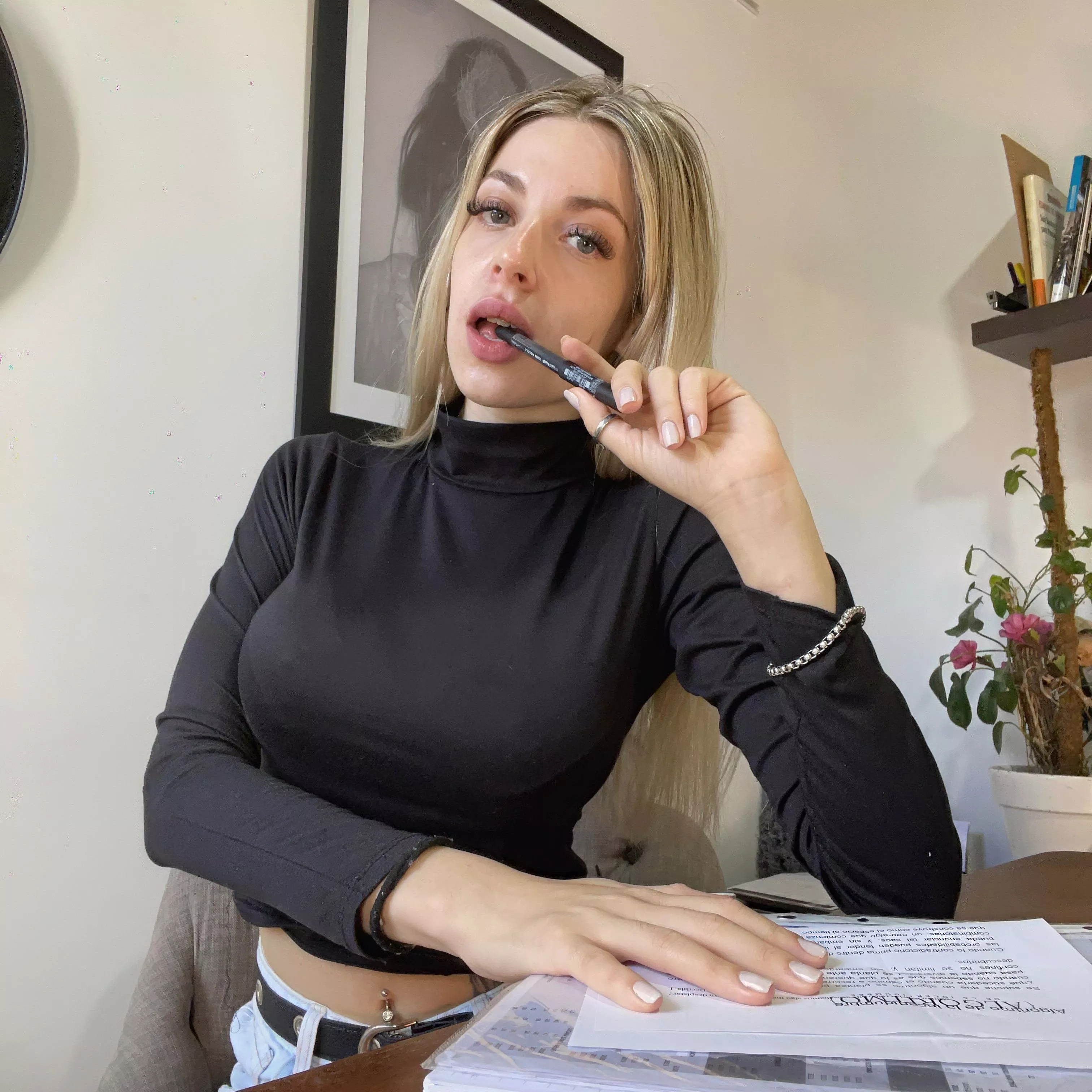 Would you date this Argentinian blondie?