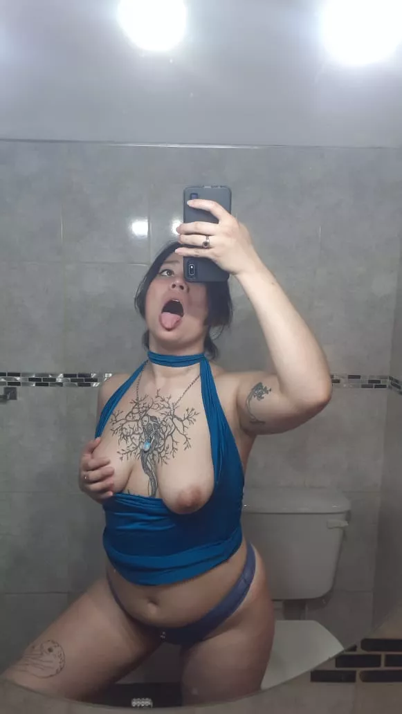 Would you fuck a mom you met on Reddit? F25