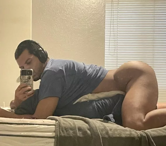 Would you jerk off to my nudes?