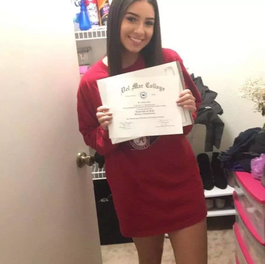 22 [F4M] here for new friends and have some fun and do some crazy stuff if you're into that snapp me devorahouston_0