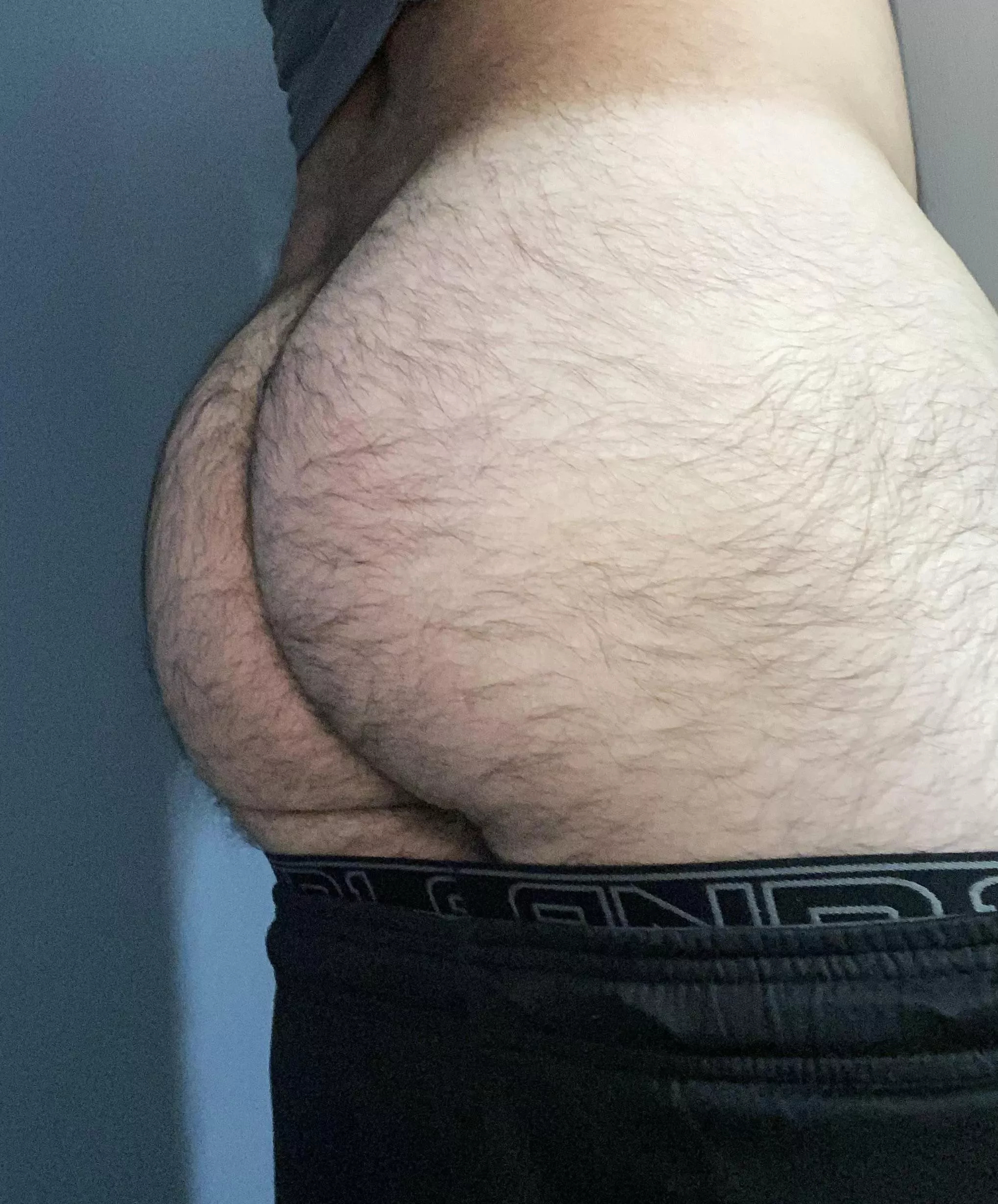 [24] in shape DL bottom with a big furry bubble butt. Need to cum all over myself soon. 😏 DM me
