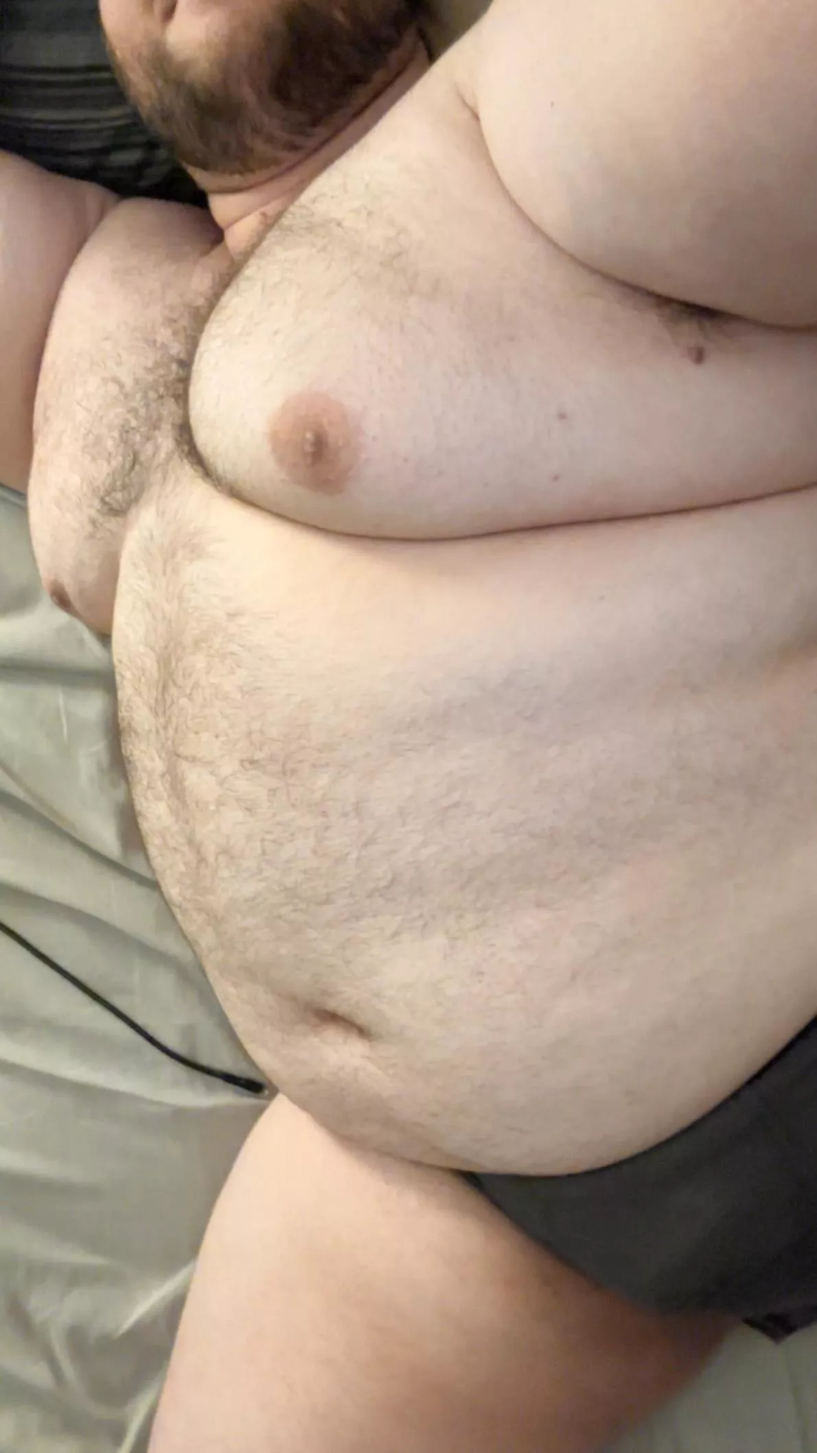 25 daddy chub. Get in bed son. Dad wants to... cuddle 😏