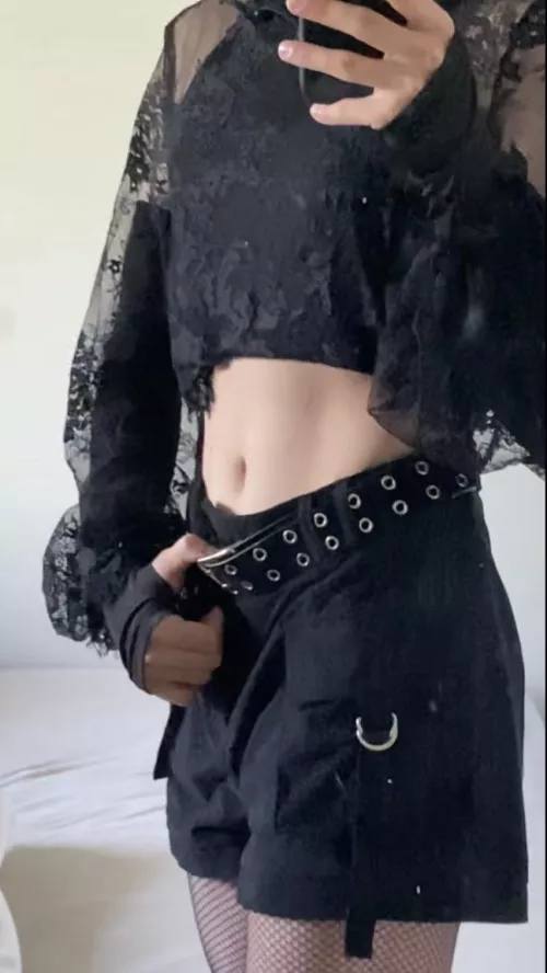 always have to show off the tummi