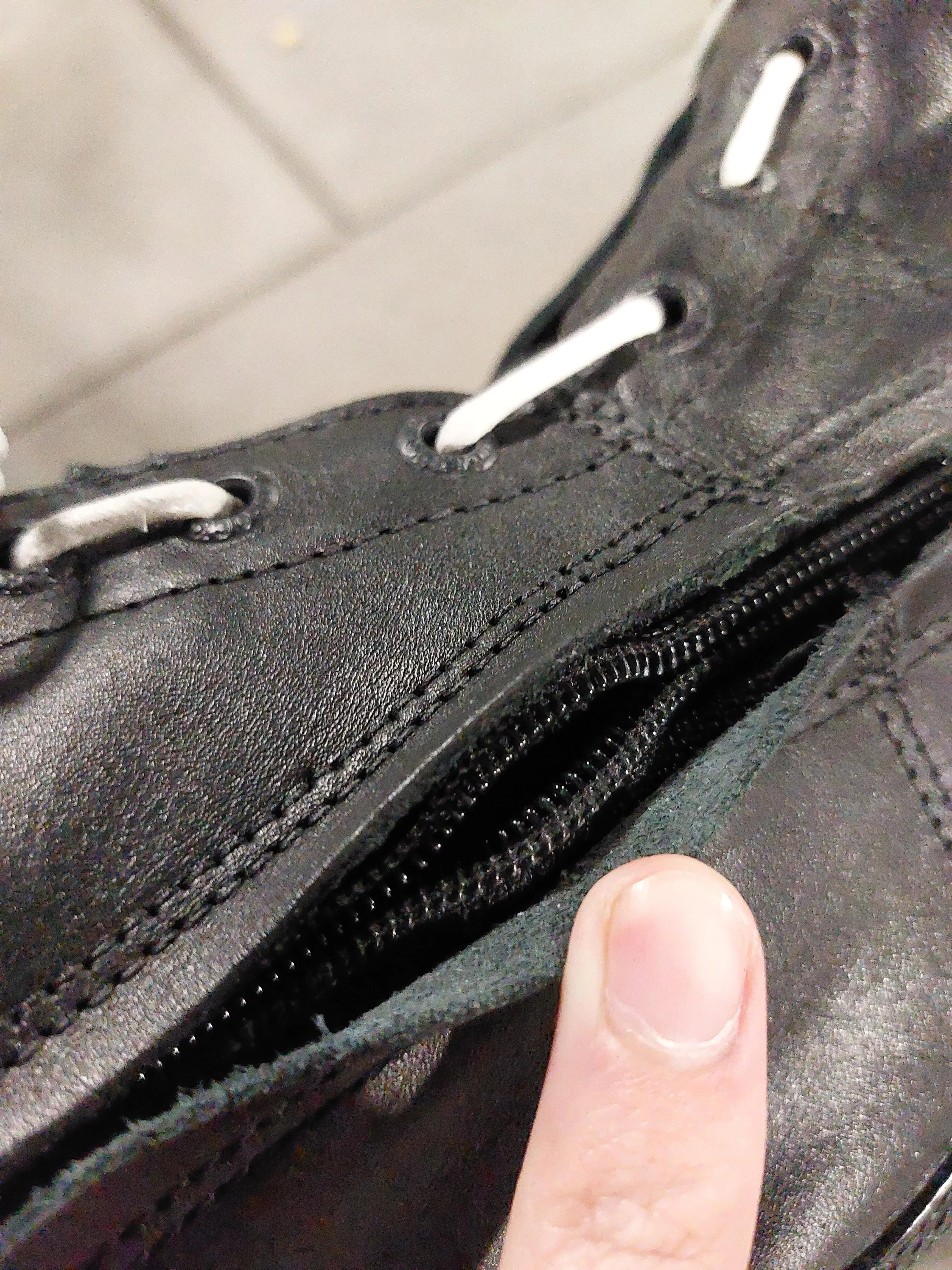 Anybody have this issue on their boots? Is there a way to fix them?