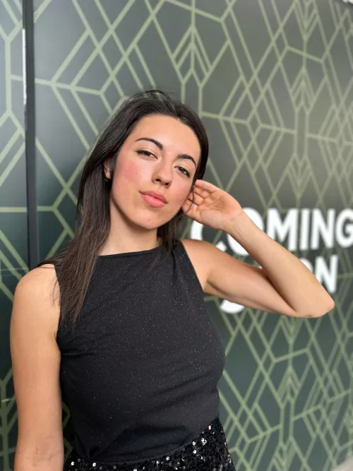 Black braless look, it looks good for me F19