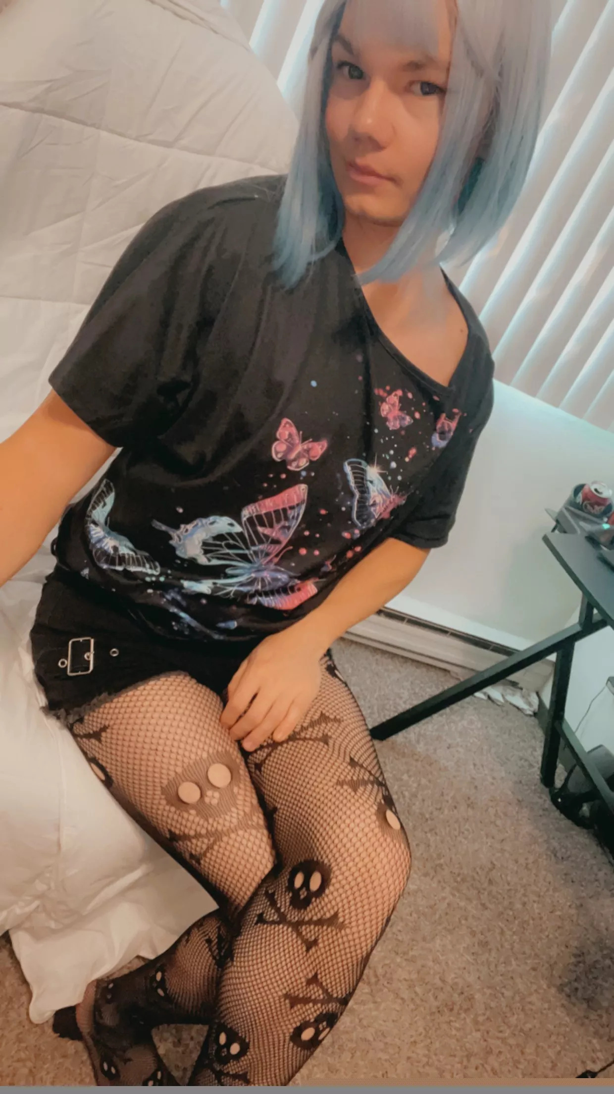 Do I look cute in this outfit?