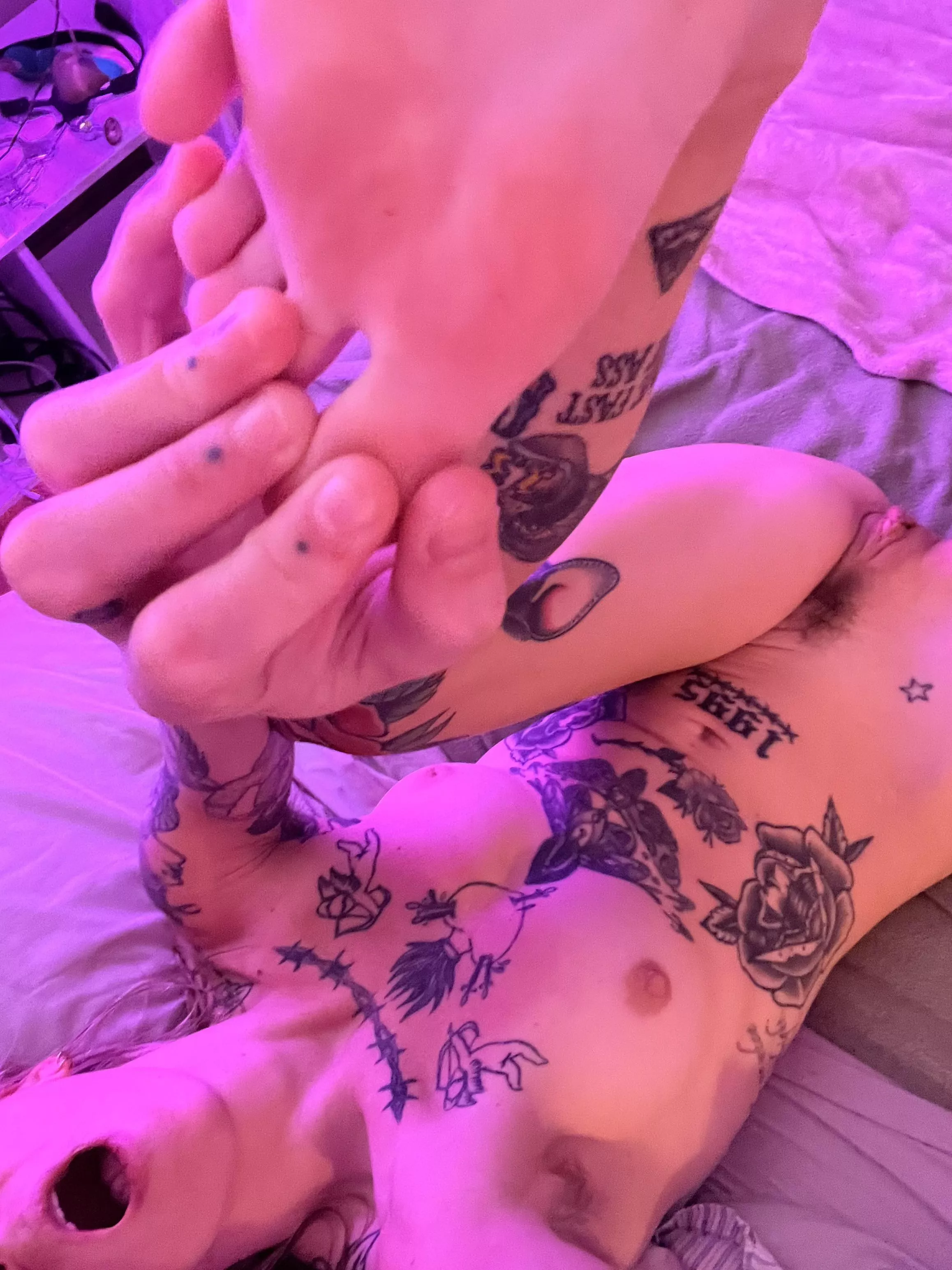 Hairy pits, and pussy, and a mouth ready for your load