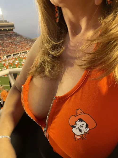 I gave Cowboy fans something better to look at than our offensive coaches provided, that's for sure...maybe I could provide better locker room motivation....🧡🖤