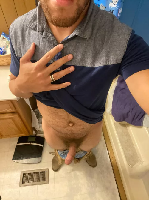 Looking for a bro to jerk it out with (30)