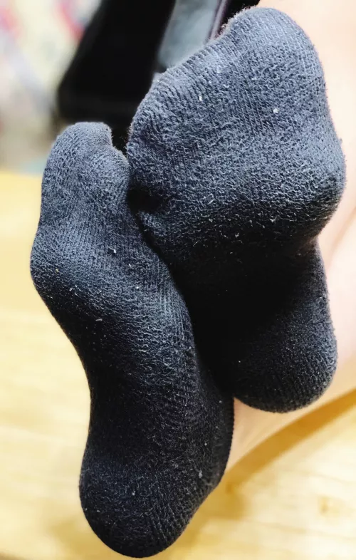 Sexy sole Sunday with a pair of black beauty socks👣