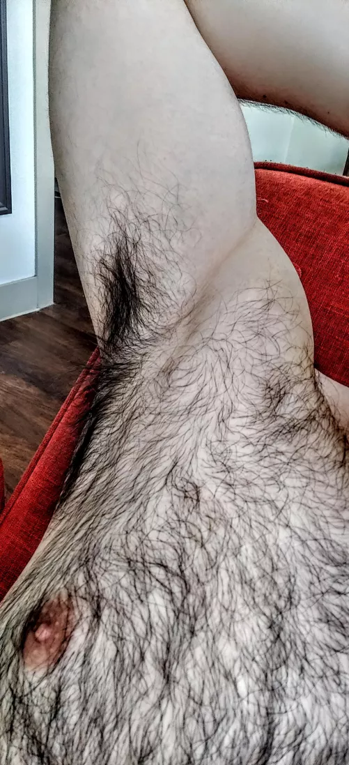 Sweaty pit needs some care and attention. Are you cleaning it for me??? 👅