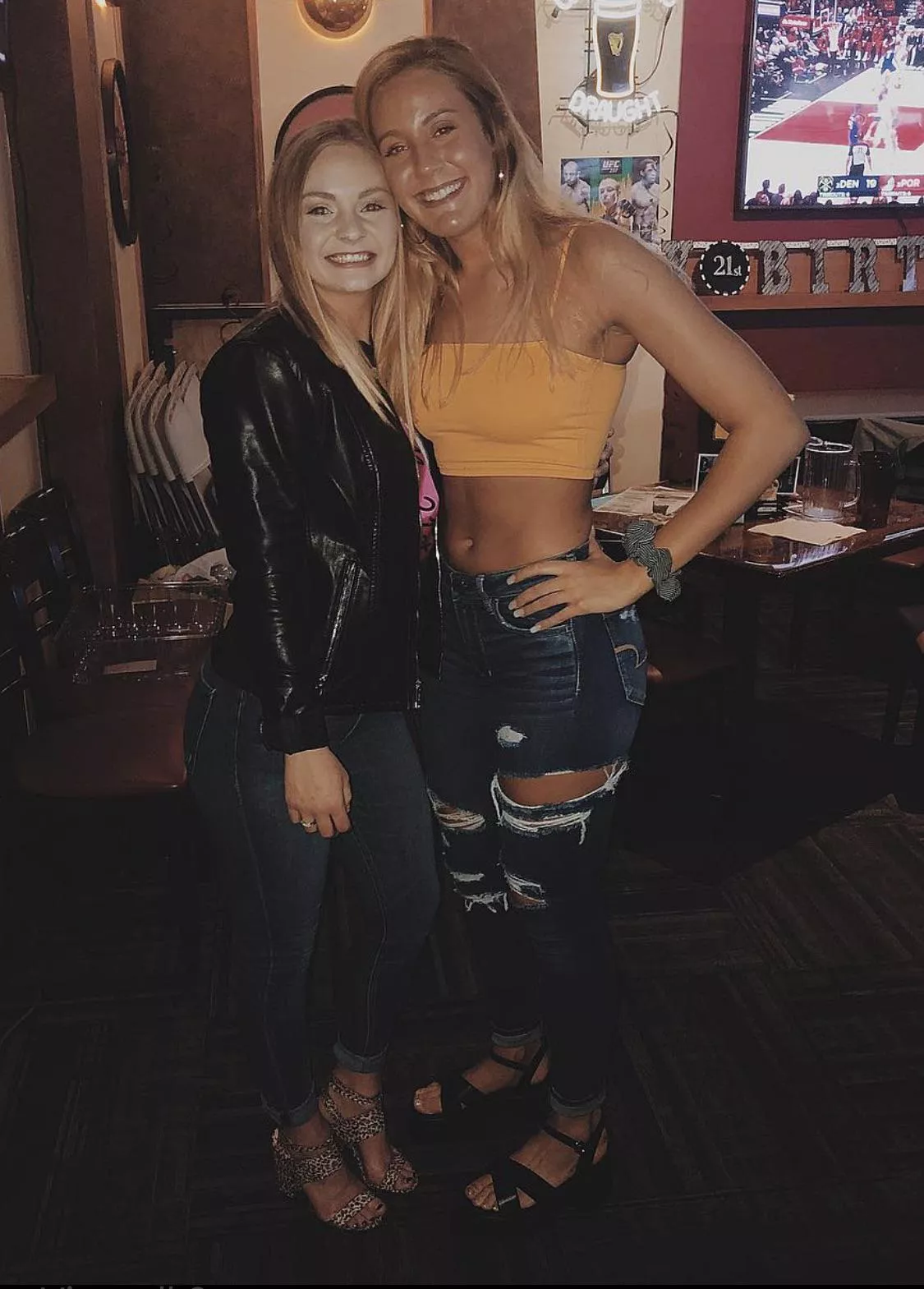 Throwing them in her chest 😍